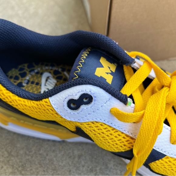 Nike Men's College Air Max SYSTM Michigan Sz 9 Shoes LV5 Maize-Navy NEW! - Picture 3 of 7